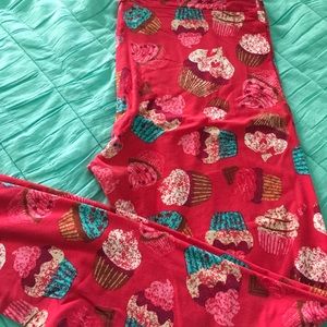 Lularoe tc pink cupcake leggings